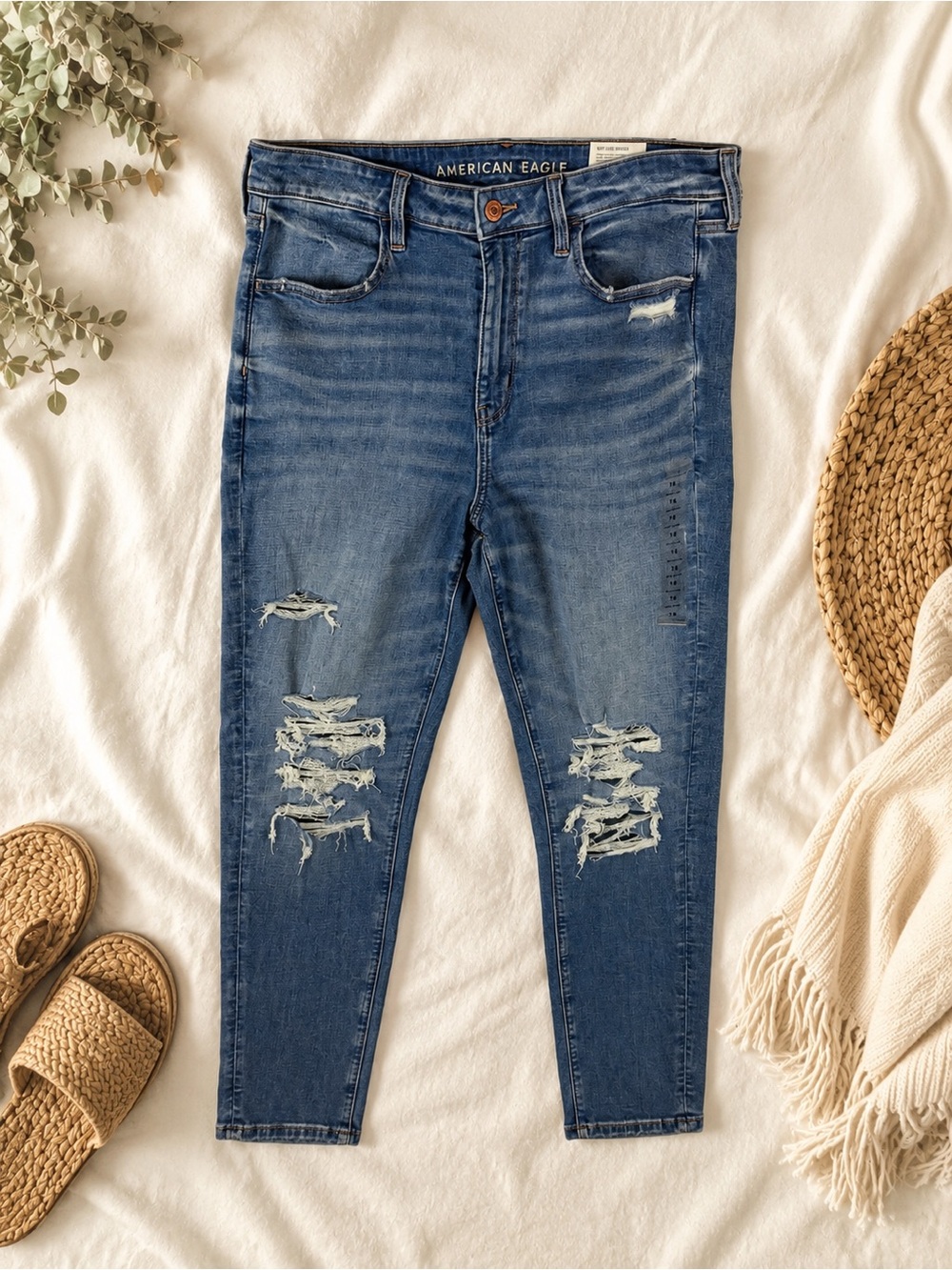 NWT American Eagle Super High-Rise Next Level Stretch Distressed Jeggings Size 1